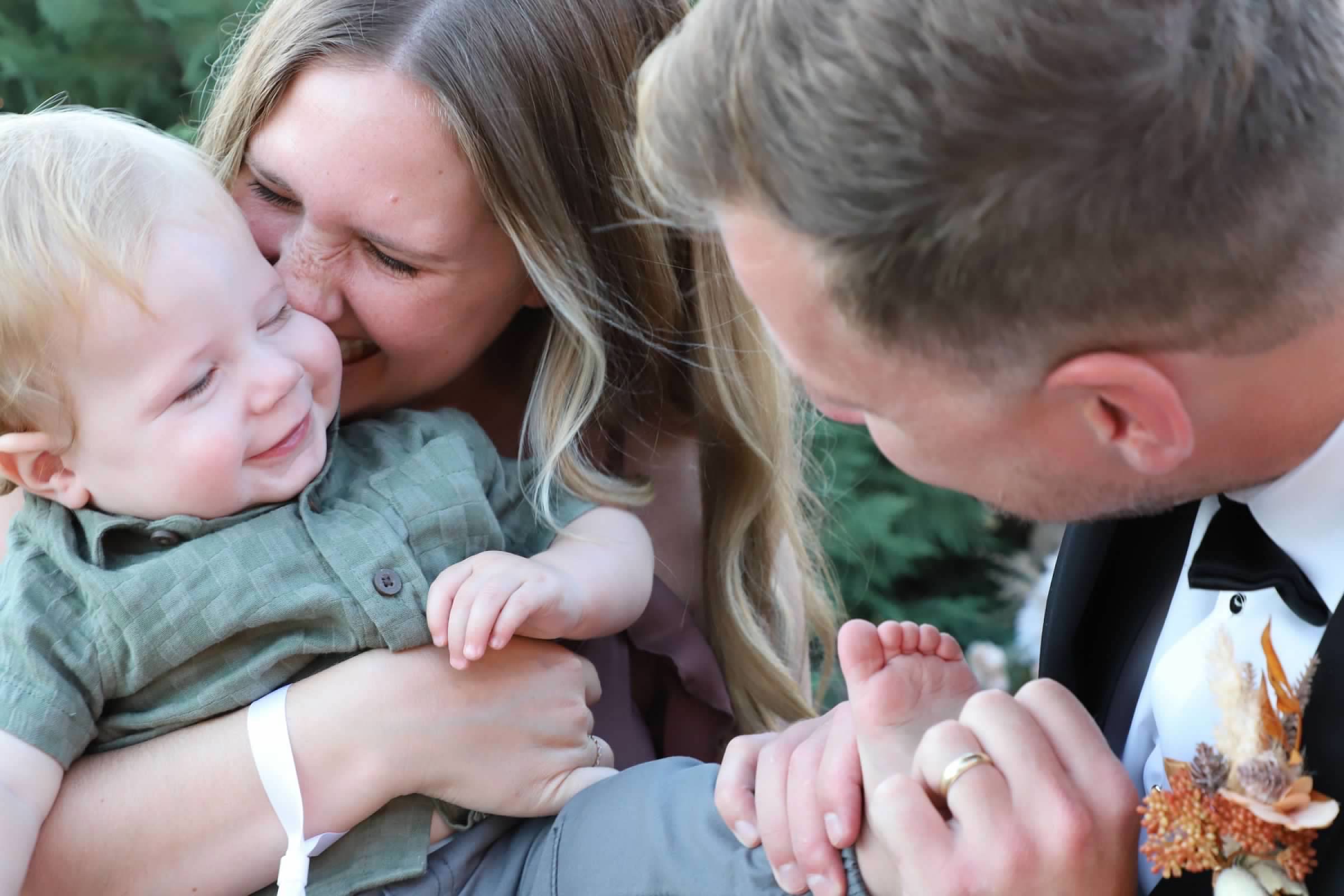 Omaha family portrait outdoor session by Krystal Ann Photography